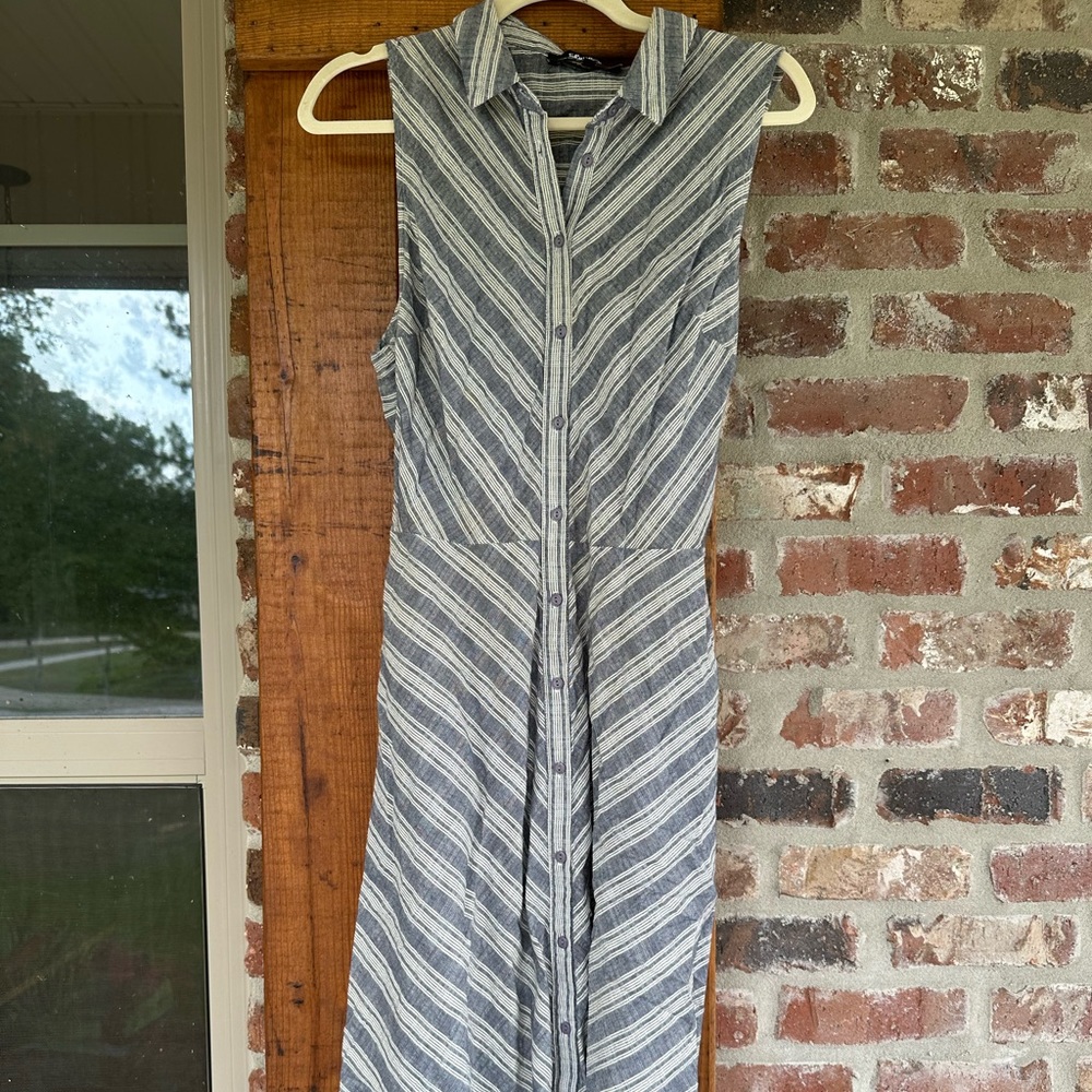 Lulus blue and white keyhole button up Dress. Size XL